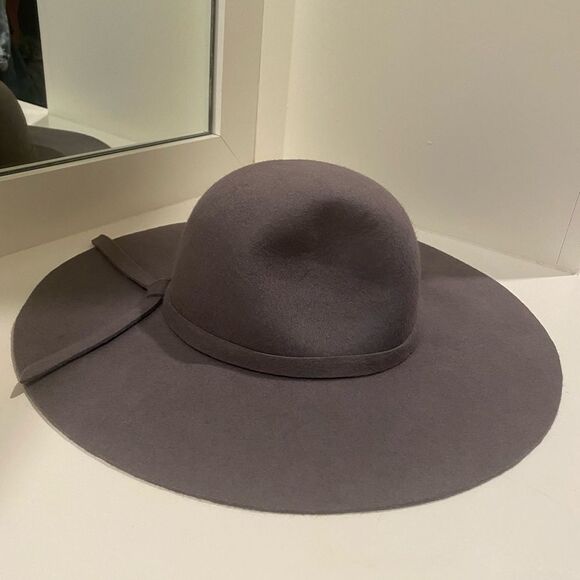 Floppy hat women purple 100% wool winter fall accessory.  Has small mark - Picture 1 of 10